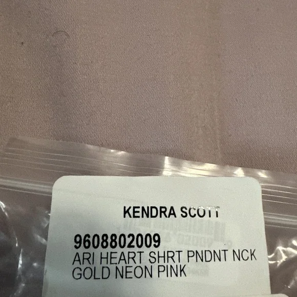 Kendra Scott Ari Heart Gold Tone Pendant Necklace Neon Pink Magnesite 15-17 Inch - Picture 4 of 8